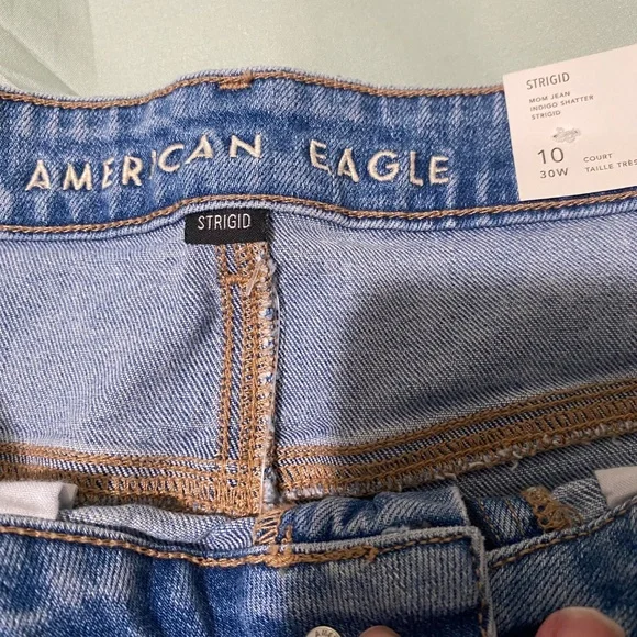 NWT-American Eagle Mom Jeans-Women’s Size 10 Short (30W) - Picture 5 of 7